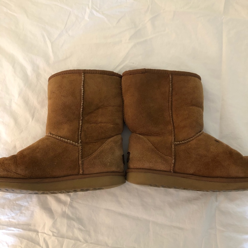 Ugg short chestnut boots size 8
